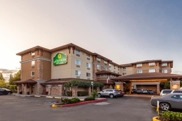 2-Star Great Hotel in Vancouver, WA