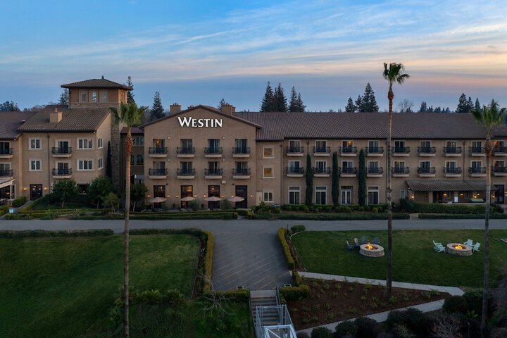 4-star awesome hotel in Sacramento, California