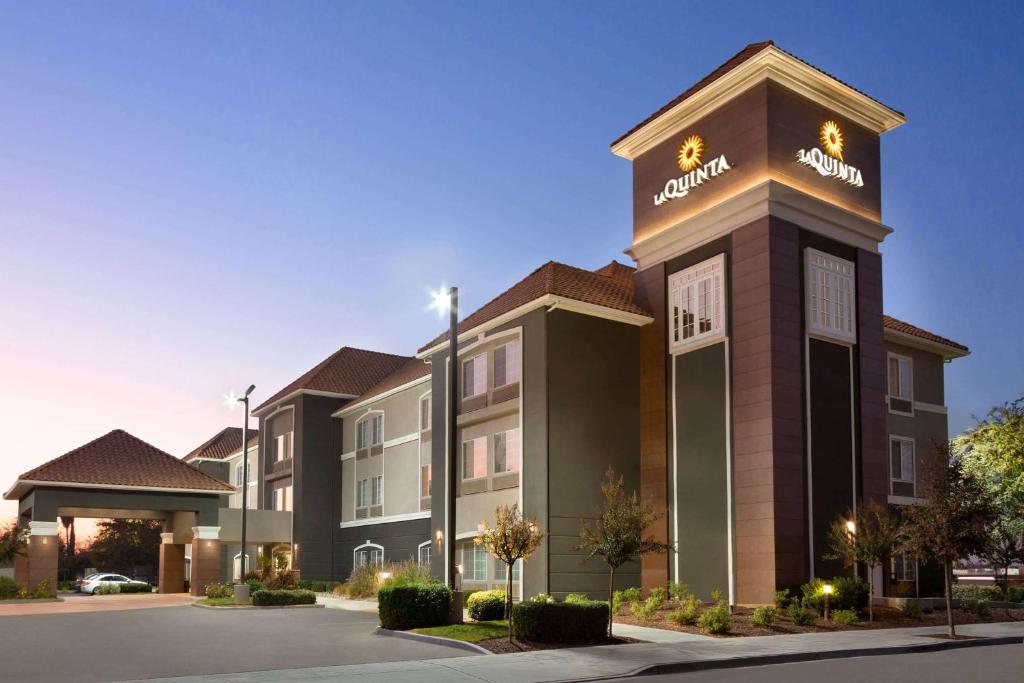 2-star best hotel in Fresno, CA
