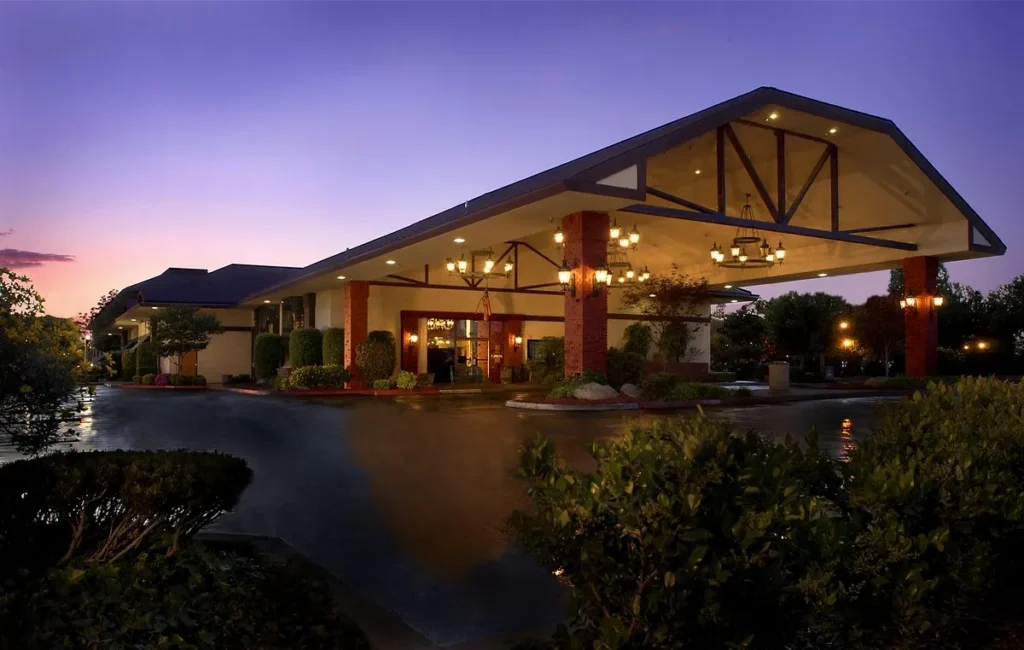 3-star romantic hotel in Fresno, CA