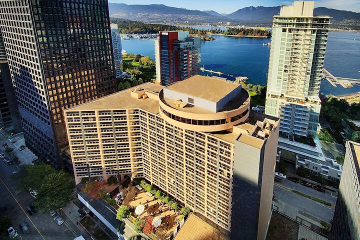 4-star best hotel in Vancouver, BC
