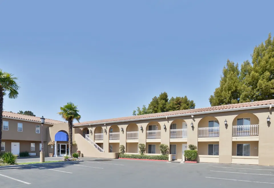 3-star Very nice hotel in Redwood City, CA
