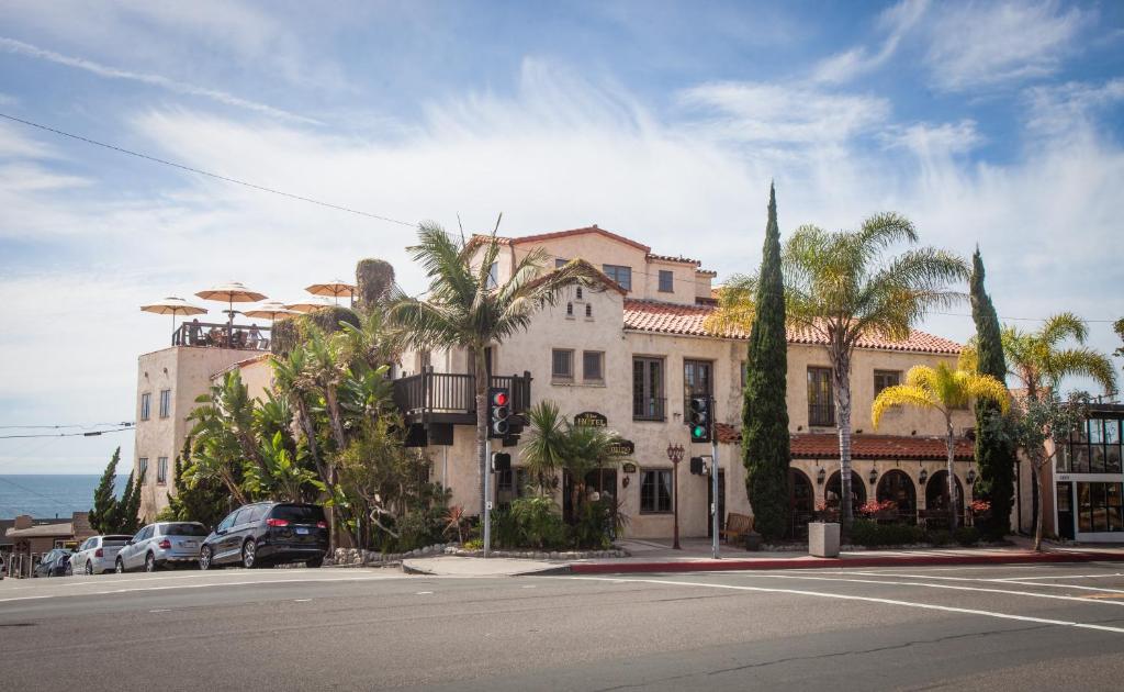 3-star Best hotel in Laguna Beach, CA
