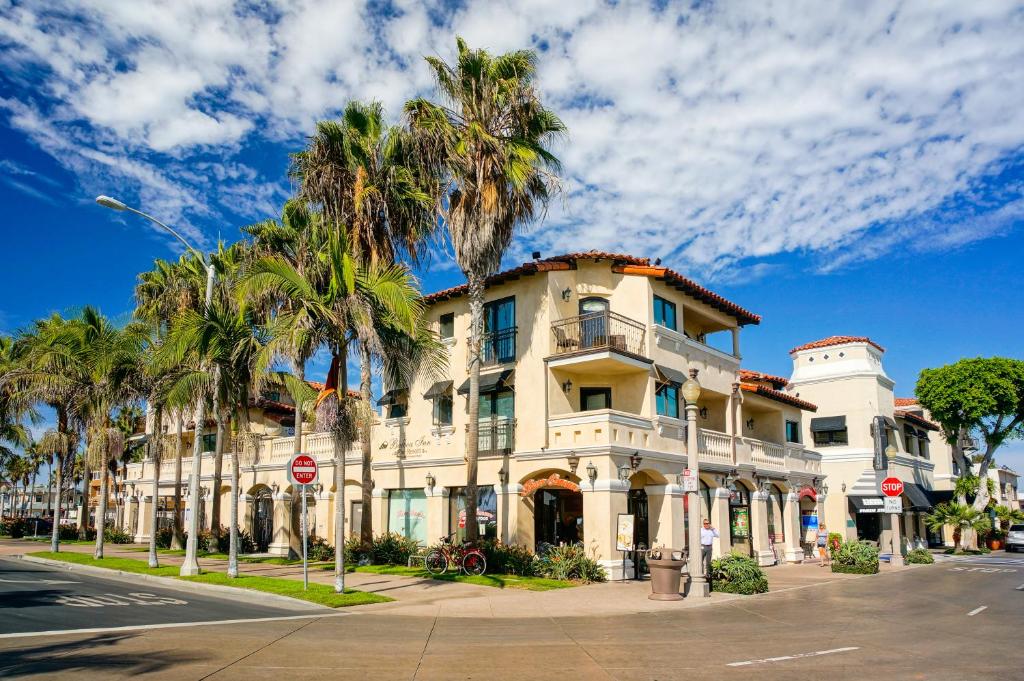 3-star hotel in Newport Beach, CA