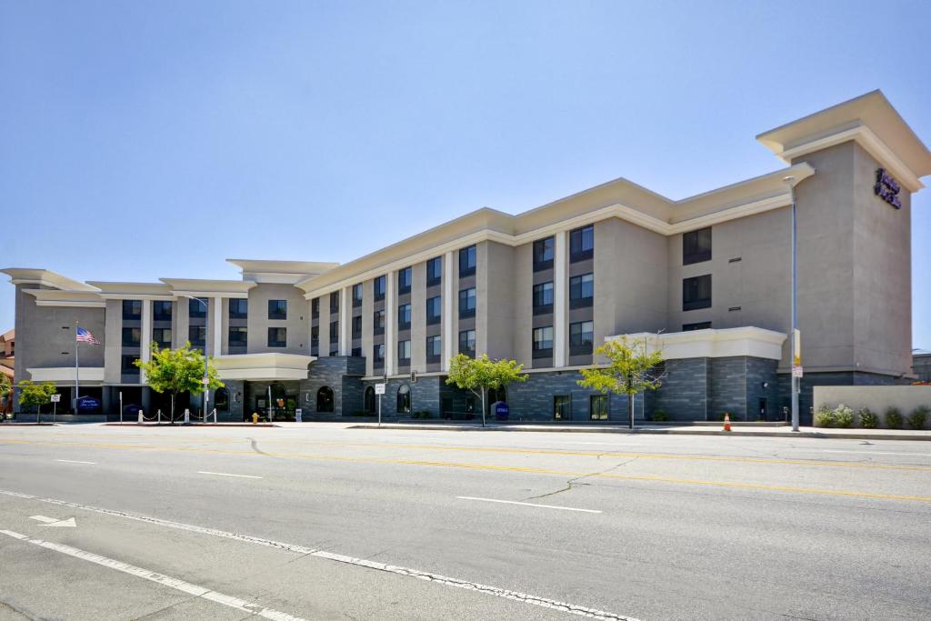 3-star superb hotel in Burbank, California

