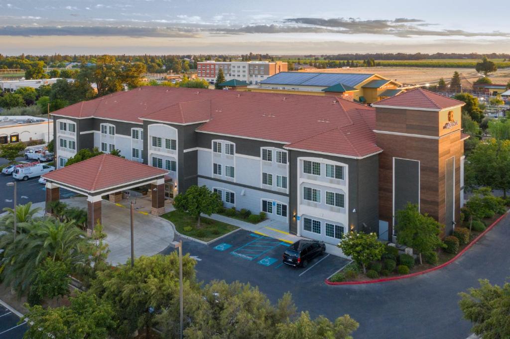 2-star best hotel in Visalia, California
