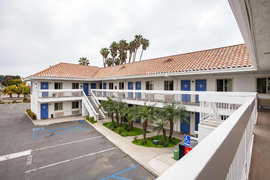 2-star comfortable hotel in Ventura, California
