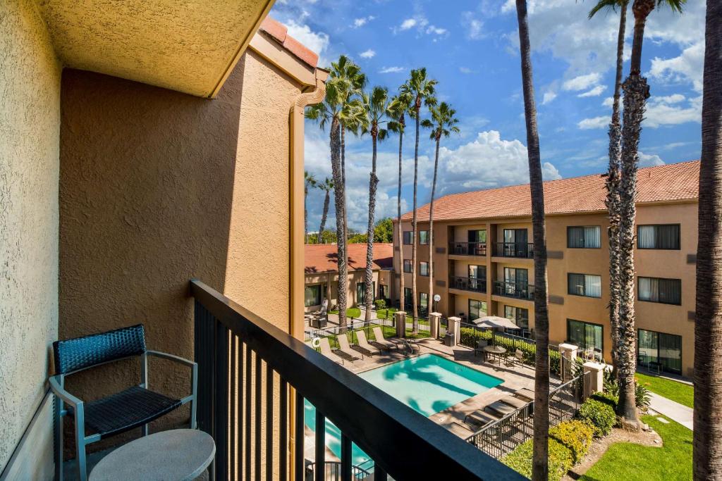 3-star best hotel in Fountain Valley, California
