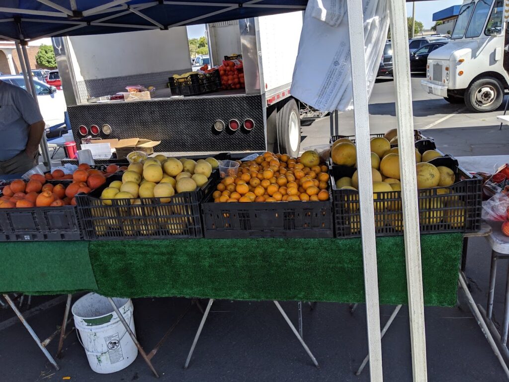 Farmers' market in Visalia, California
