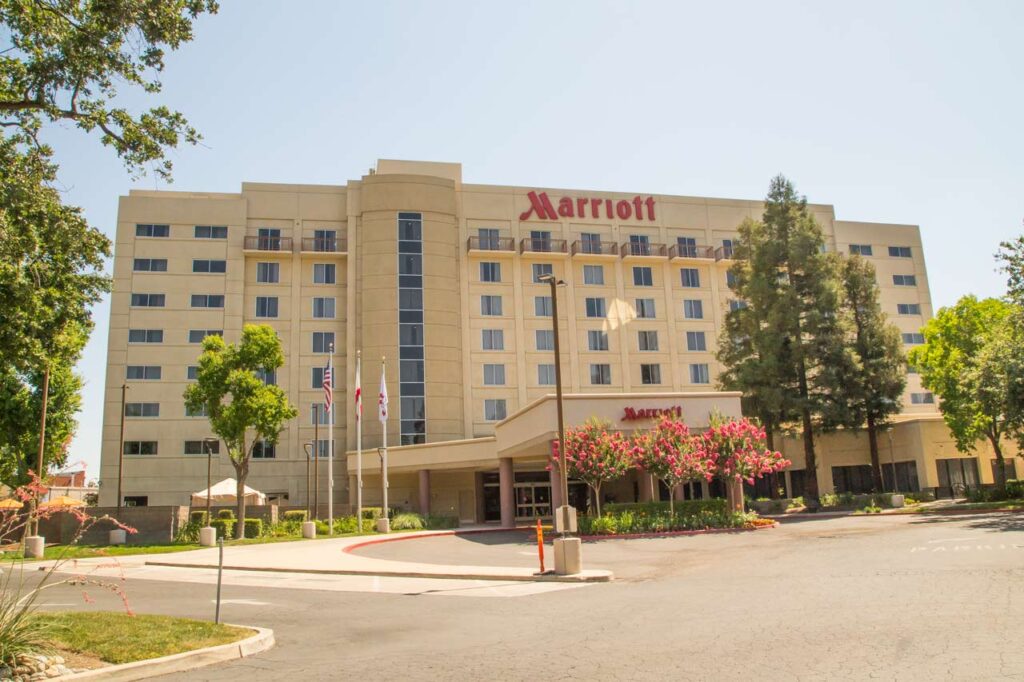 3-star amazing hotel in Visalia, California
