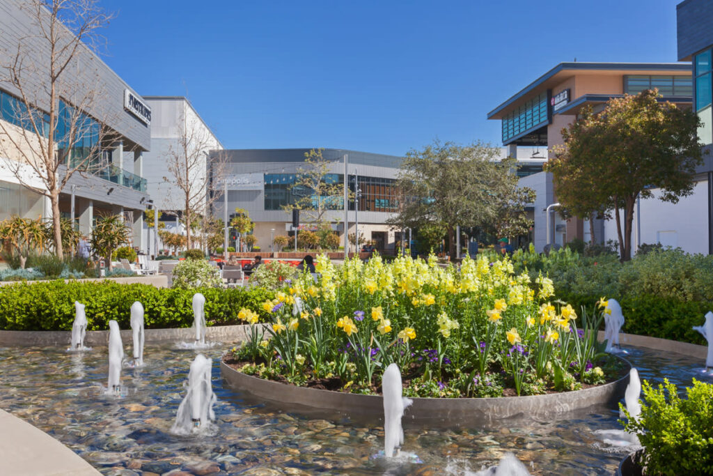 Shopping mall in San Mateo, California
