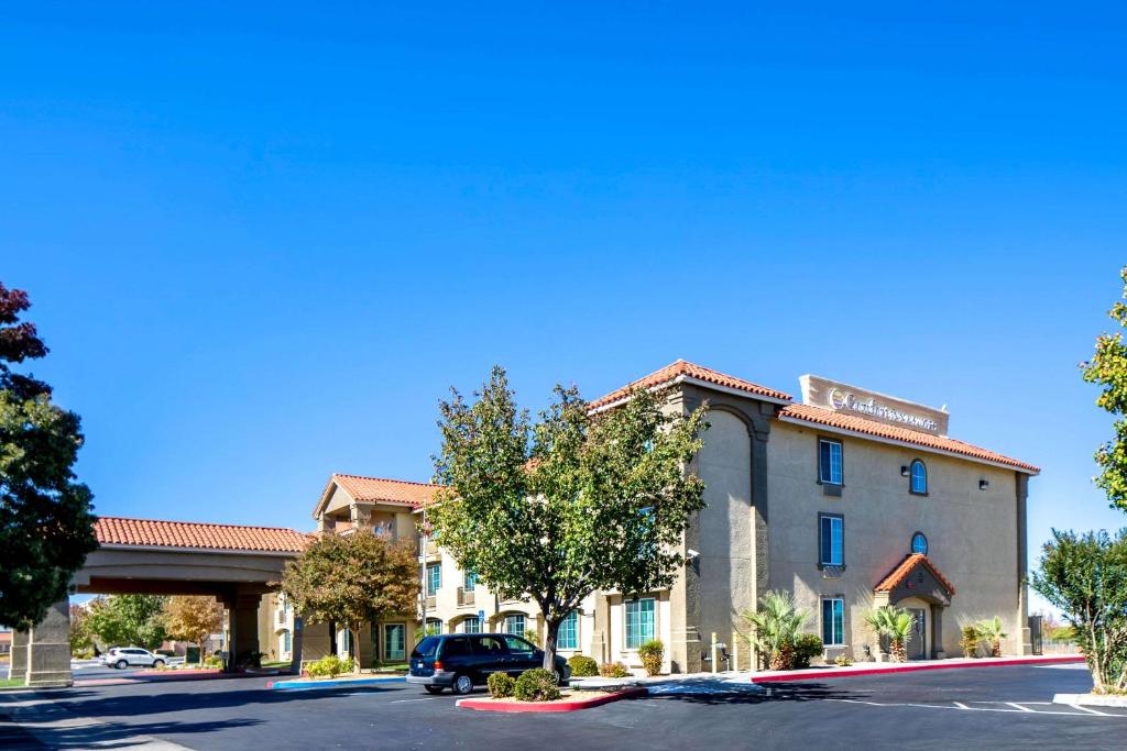 3-star Best hotel in Lancaster, California