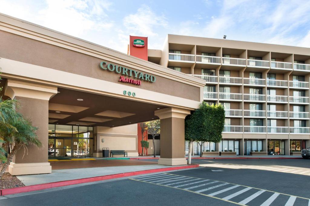 3-star super fantastic hotel in Oxnard, California