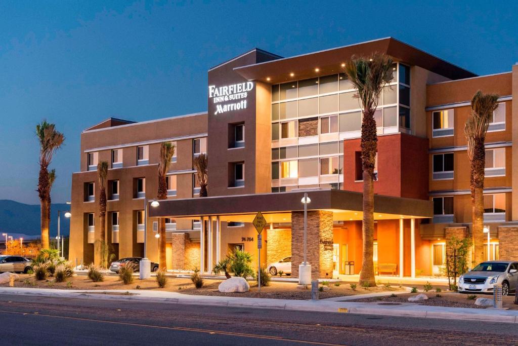 2-star affordable hotel in Palm Desert | California