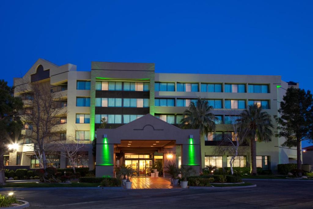 3-star Top-Rated hotel in Palmdale, California
