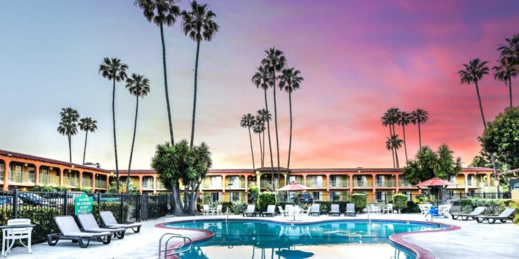 Hotels in Costa Mesa