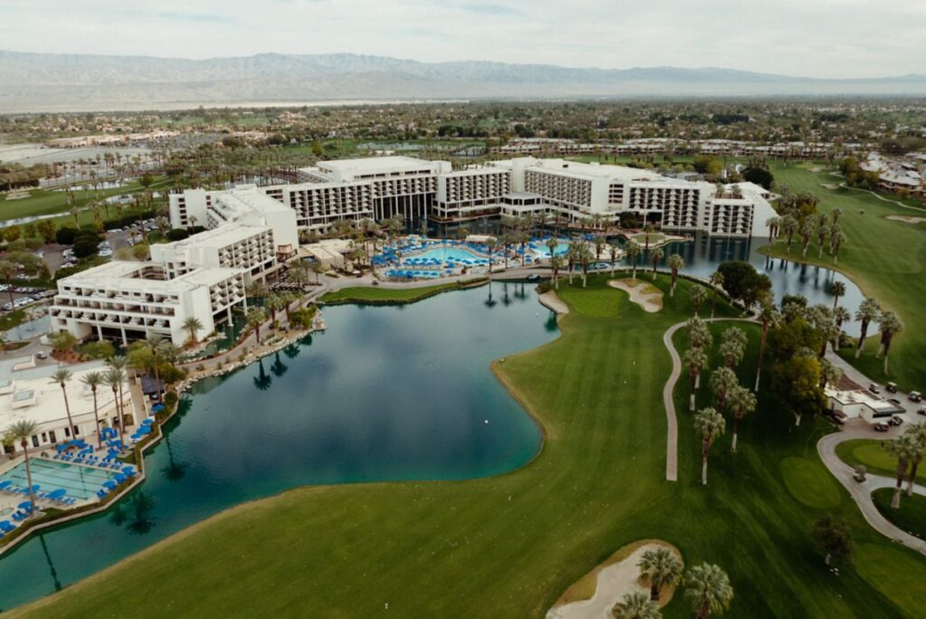 4-star super amazing hotel in Palm Desert, California
