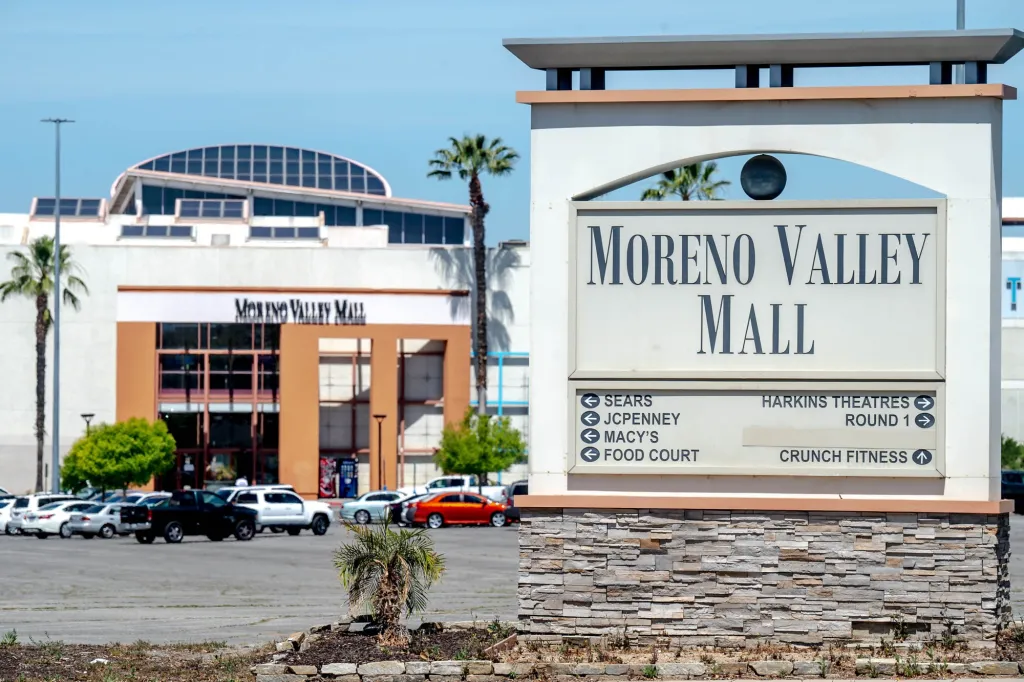 Shopping mall in Moreno Valley, Mall