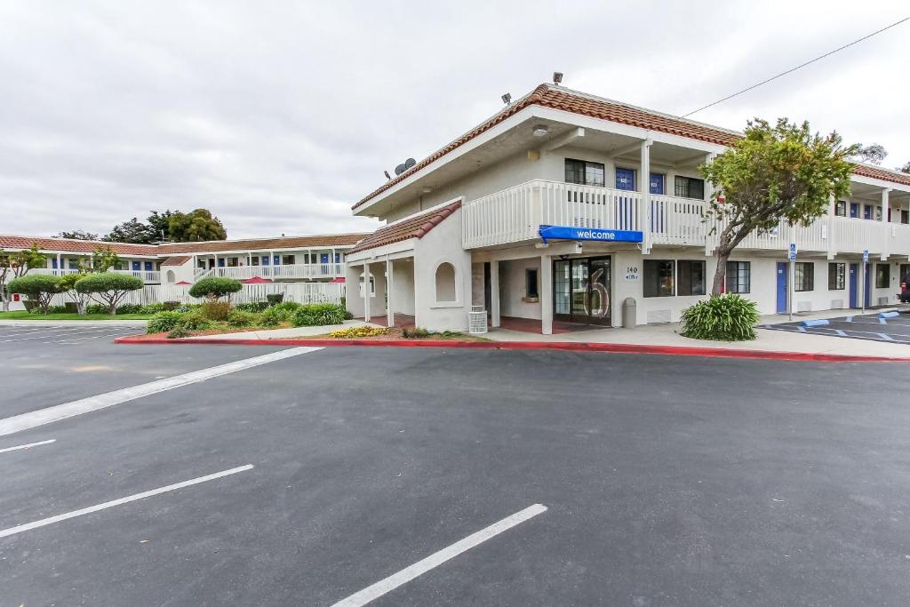 Top-Rated 2-star Best hotel in Salinas, CA
