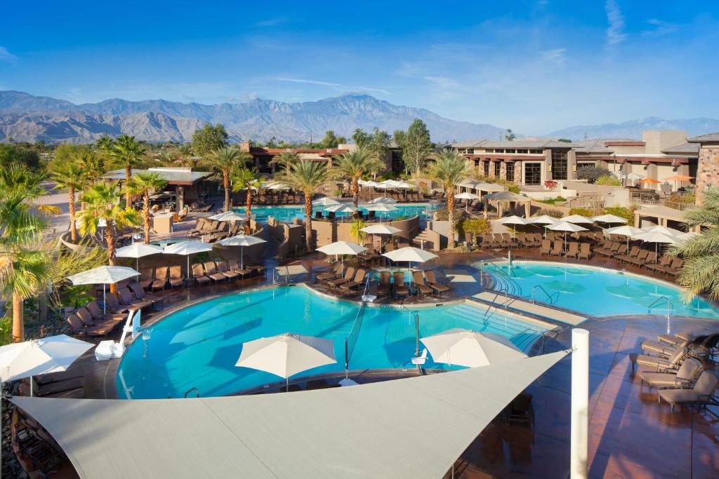 4-star fantastic hotel in Palm Desert, California

