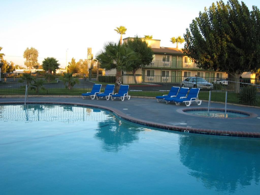 2-star best hotel in Lancaster, California
