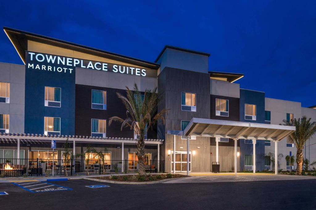 3-star amazing hotel in Merced, California