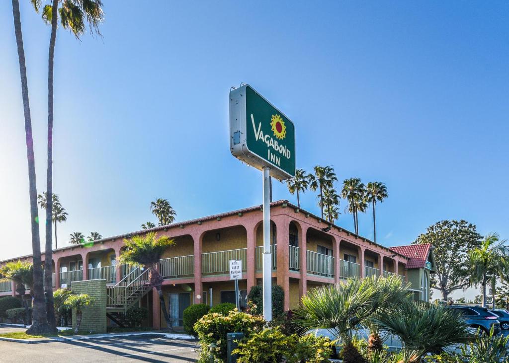 2-star hotel in Costa Mesa, CA