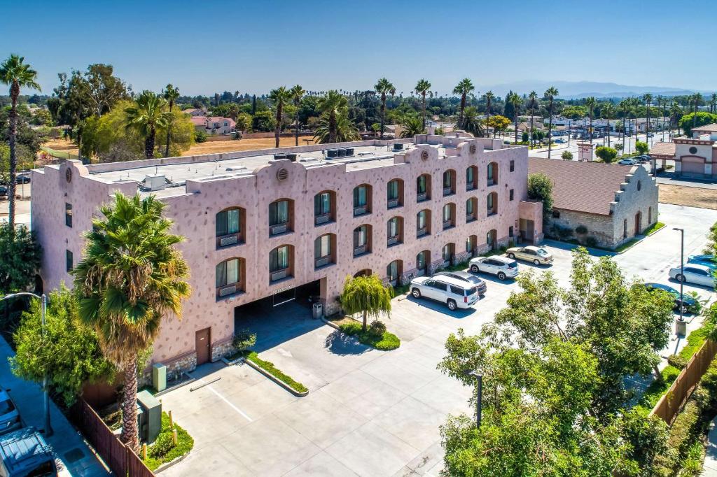 2-star fantastic hotel in Pomona, California