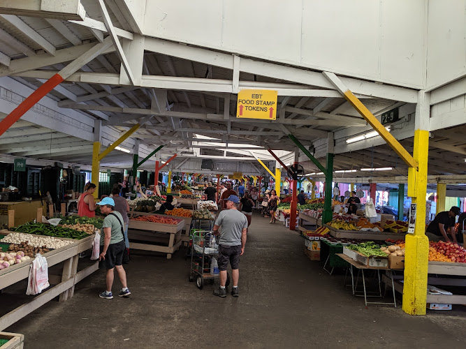 Farmers' market in Roseville, California
