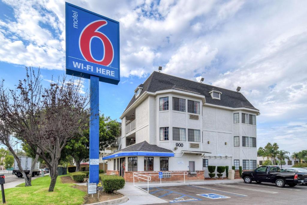 2-star hotel in Escondido, California