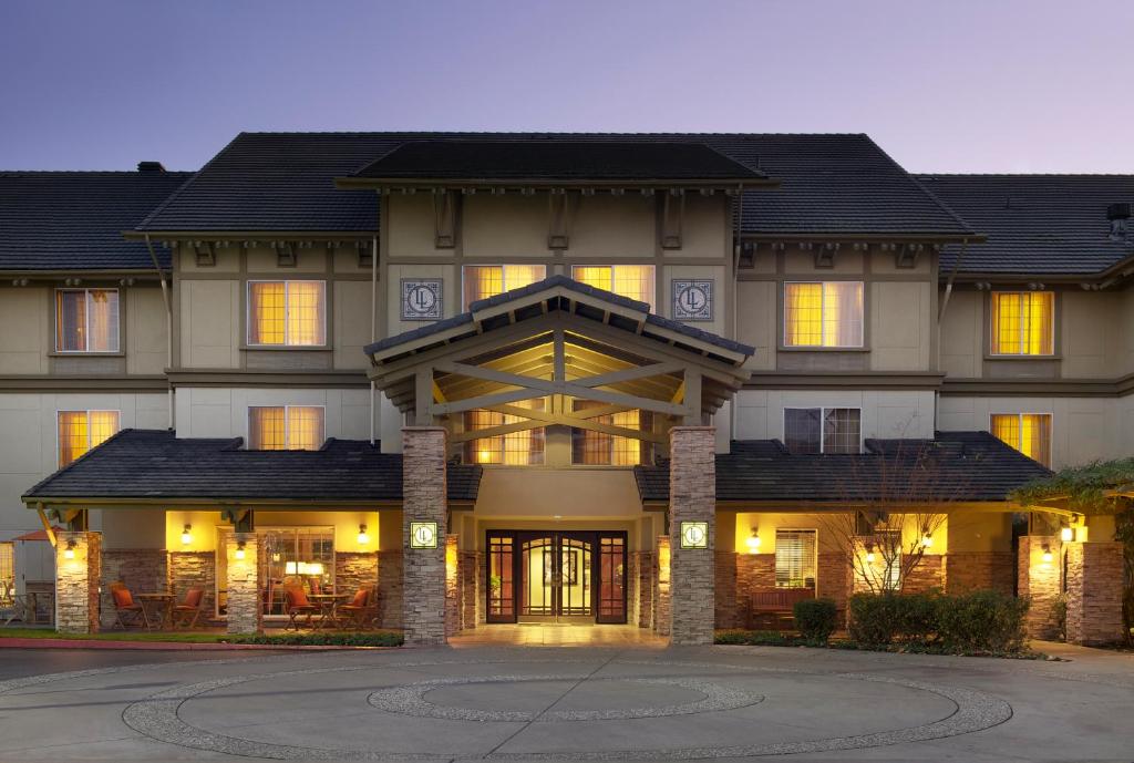 3-star luxury hotel in Roseville, California
