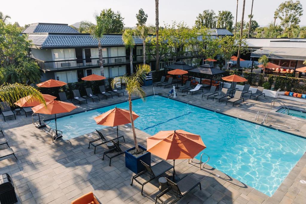 3-star great hotel in Thousand Oaks, California
