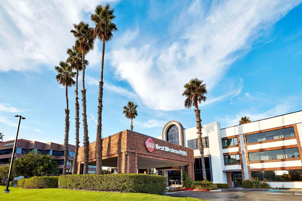 Best 3-star hotel in Orange, California