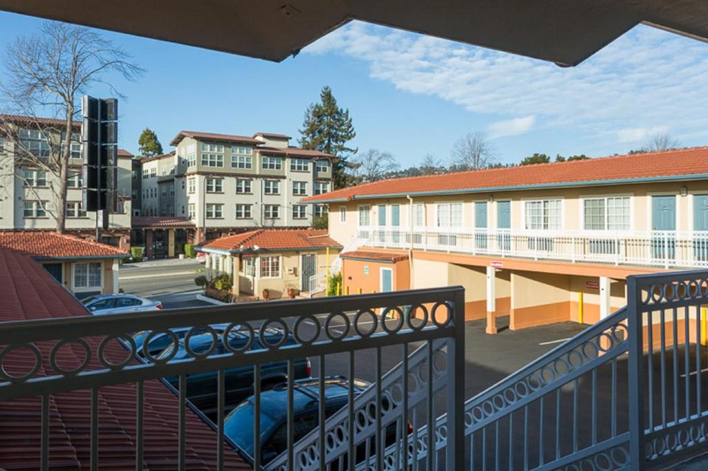 2-star affordable hotel to stay in Berkeley, California
